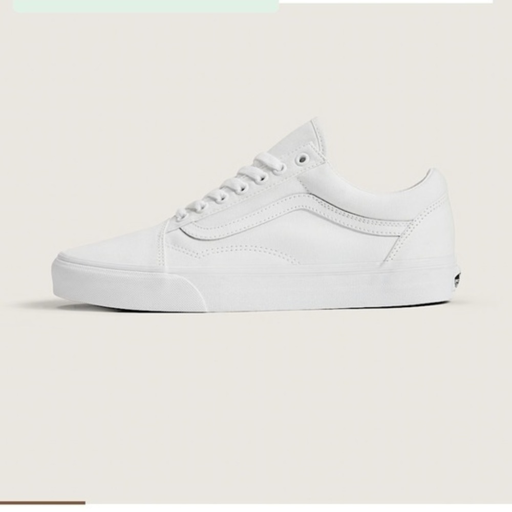 Vans Unisex Old Skool Low Top Sneakers Size Men’s 4 Women’s 5.5 Color White